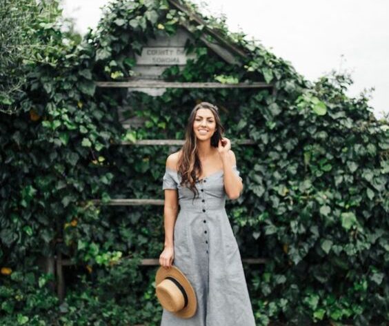 decote ombro a ombro para vestido de botões midi