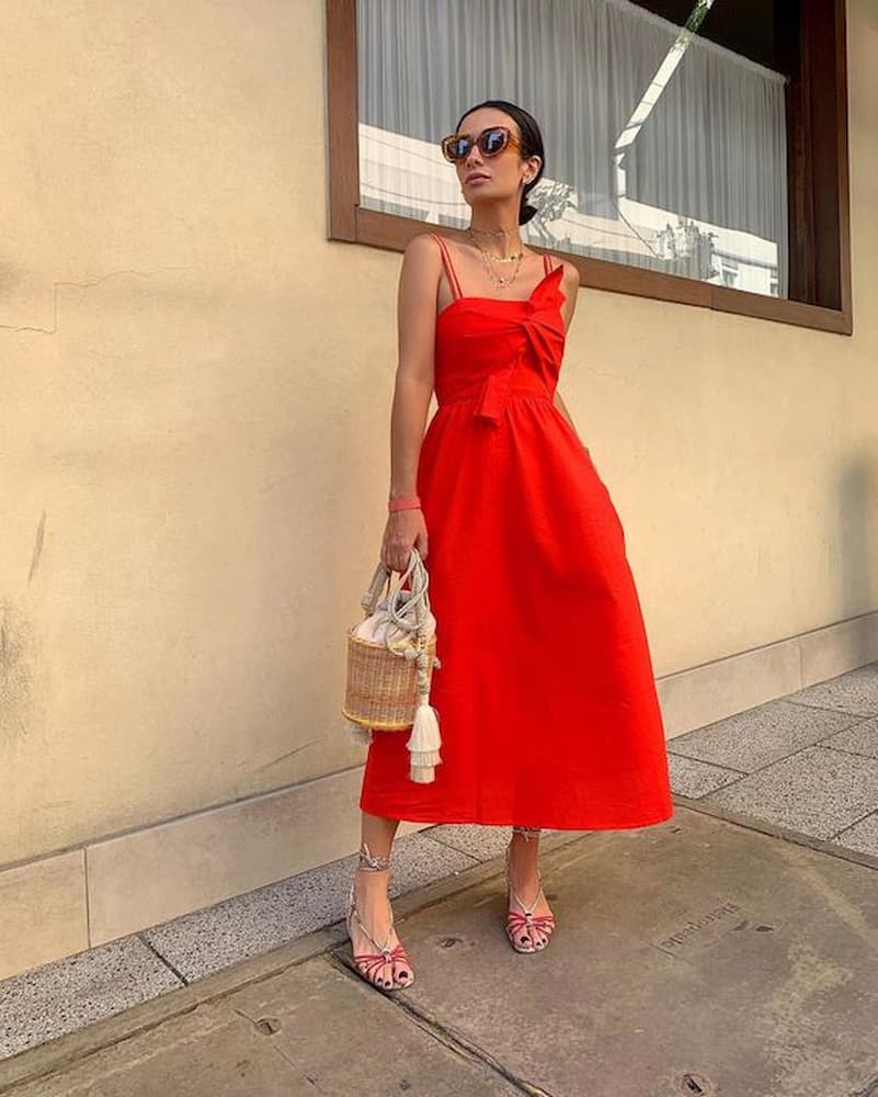 look para o natal com vestido midi vermelho 