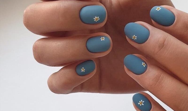 esmalte para unhas curtas pintadas na cor azul